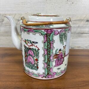 Chinese Qianlong Period Porcelain Mandarin Teapot Famille Rose 18th‎ Century